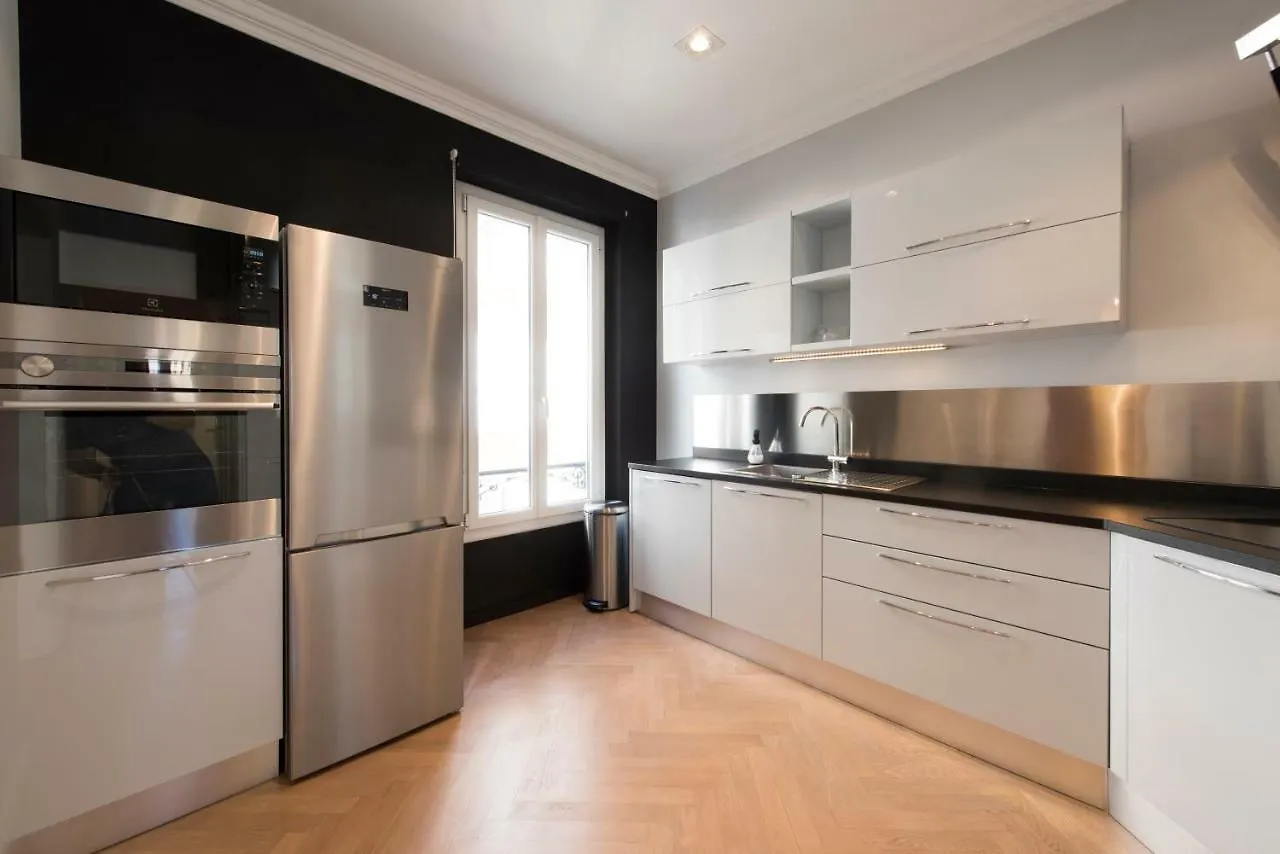 F3 Plein Centre Plage A 50 M Saint-Raphael  0*, Saint-Raphael (Var) France