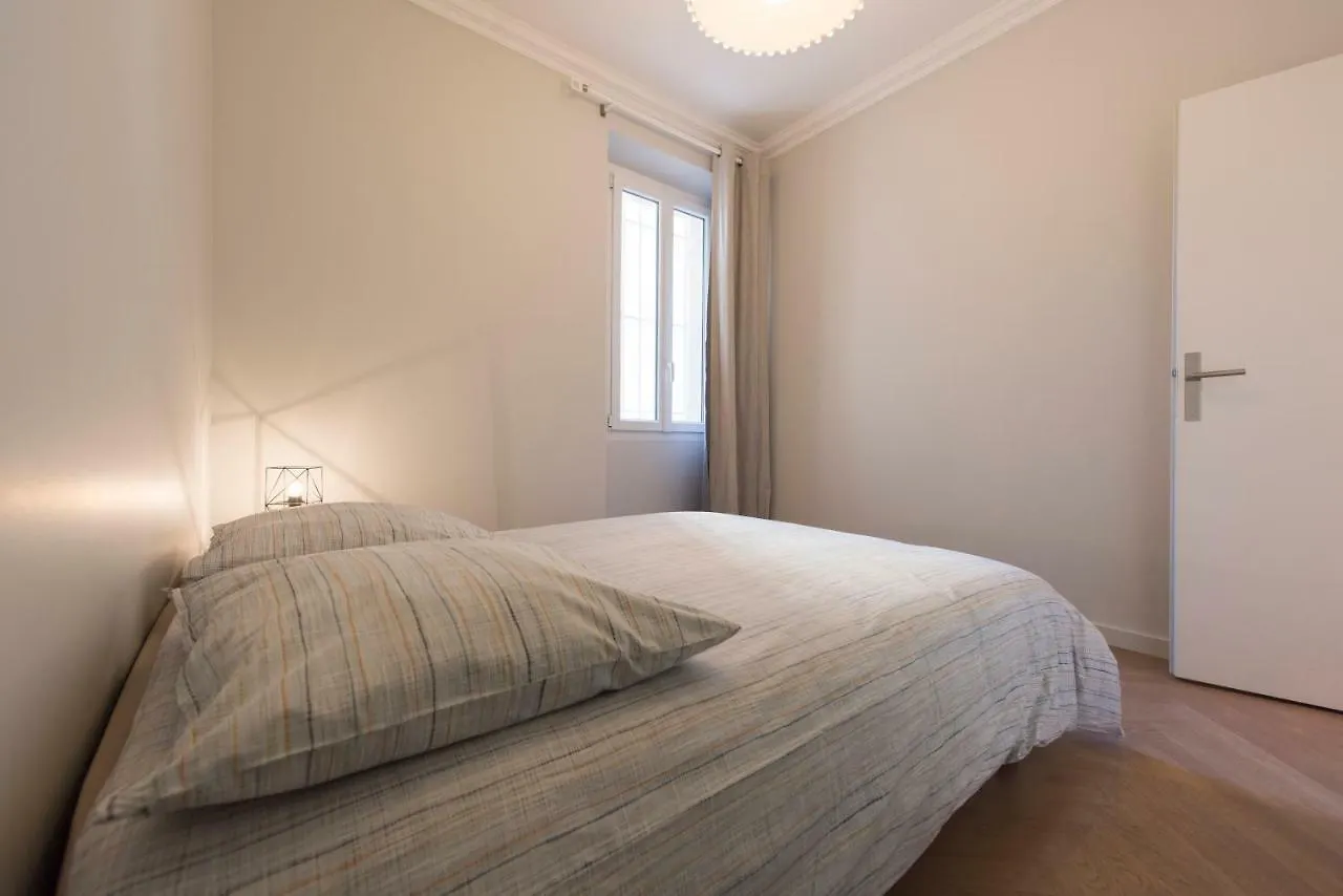 F3 Plein Centre Plage A 50 M Saint-Raphael  0*, Saint-Raphael (Var)