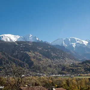 https://chalet-worldsareus-mont-blanc.hotels-rhonealpes.com