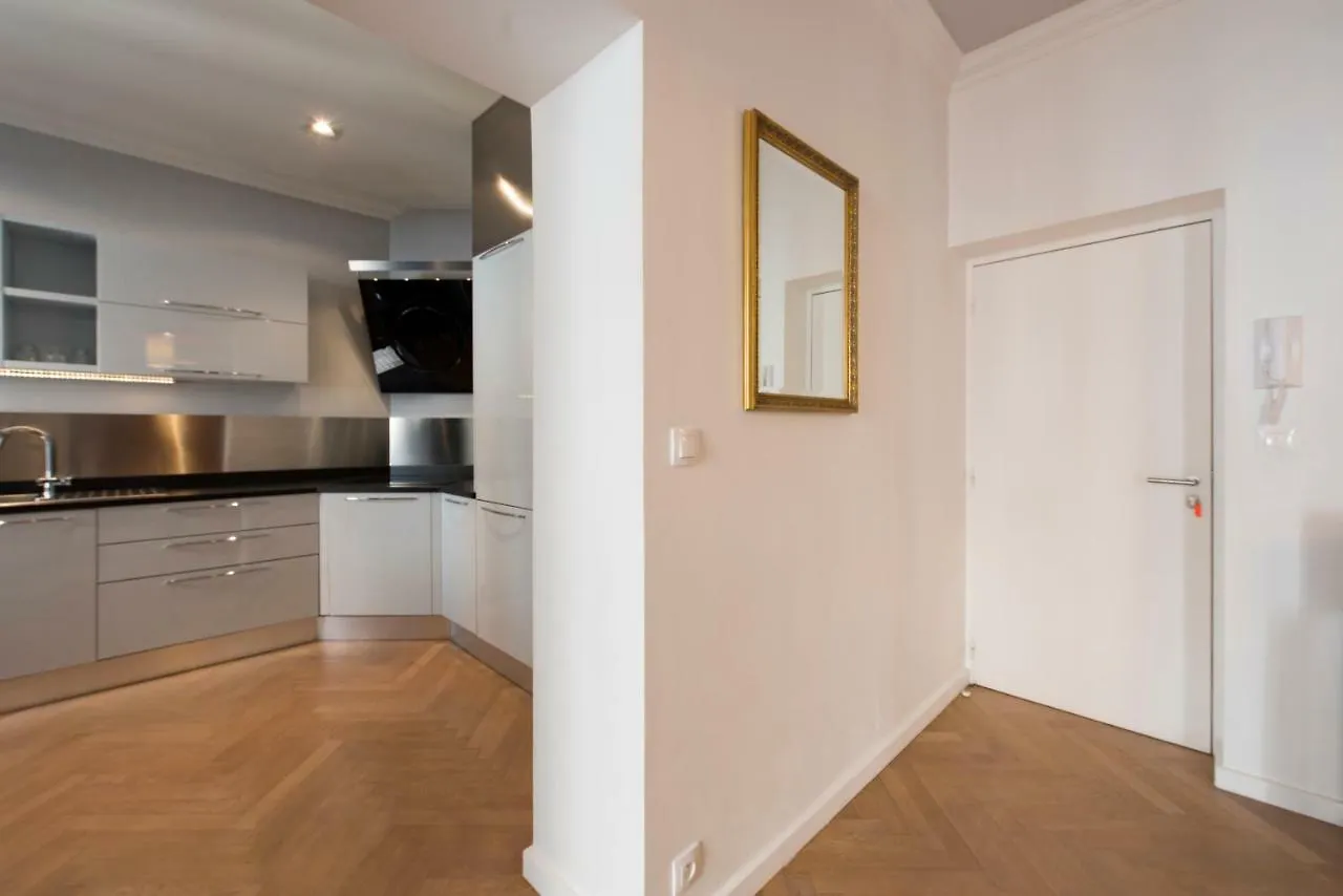 Appartement F3 Plein centre plage à 50 m  Saint-Raphaël France